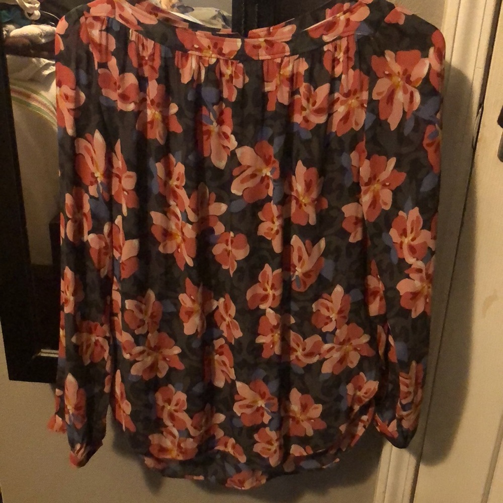 Nice flower print fresh top.